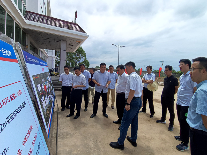 省鐵投公司副總經(jīng)理、蕪銅公路公司、皖江公司董事長劉允超一行到銅商高速項(xiàng)目調(diào)研指導(dǎo)工作1