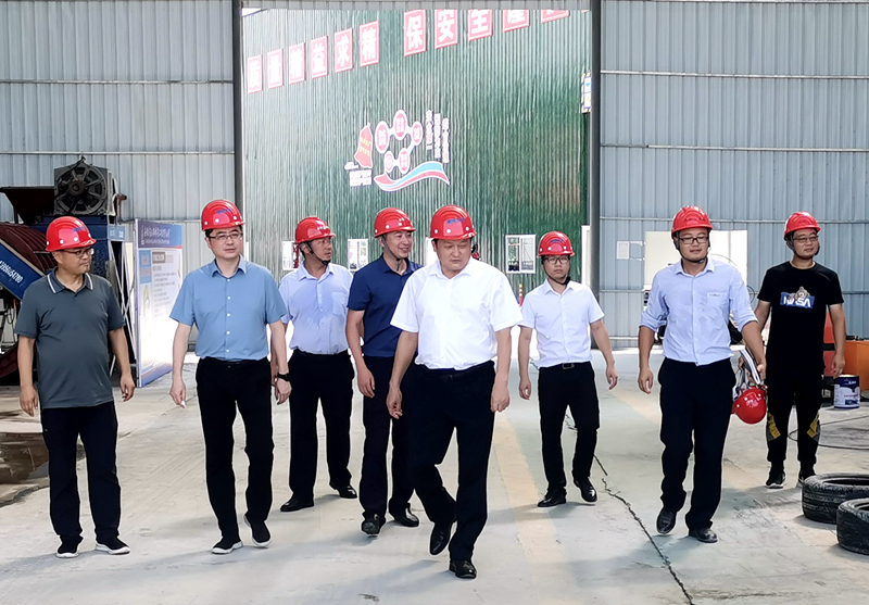 淮南市交通運輸局黨組書記、局長李輝到S16合周壽縣預(yù)制標檢查指導(dǎo) - 副本